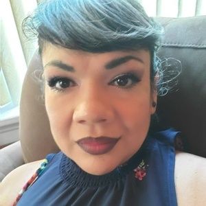 Meet your Posher, Raquel